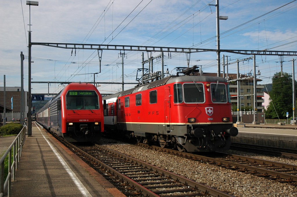 1974-0038-250810.jpg - SBB-CFF Re 450.106-0 «Winterthur-Töss» + Re 4/4'' 11208 / Dietikon 25.8.2010