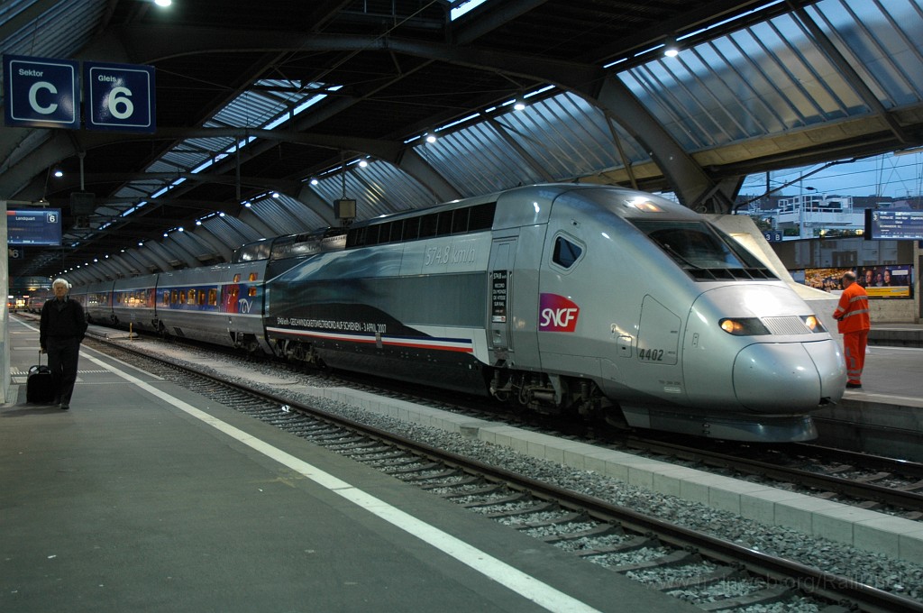 1989-0050-290910.jpg - SNCF TGV 384.004 / Zürich HB 29.9.2010