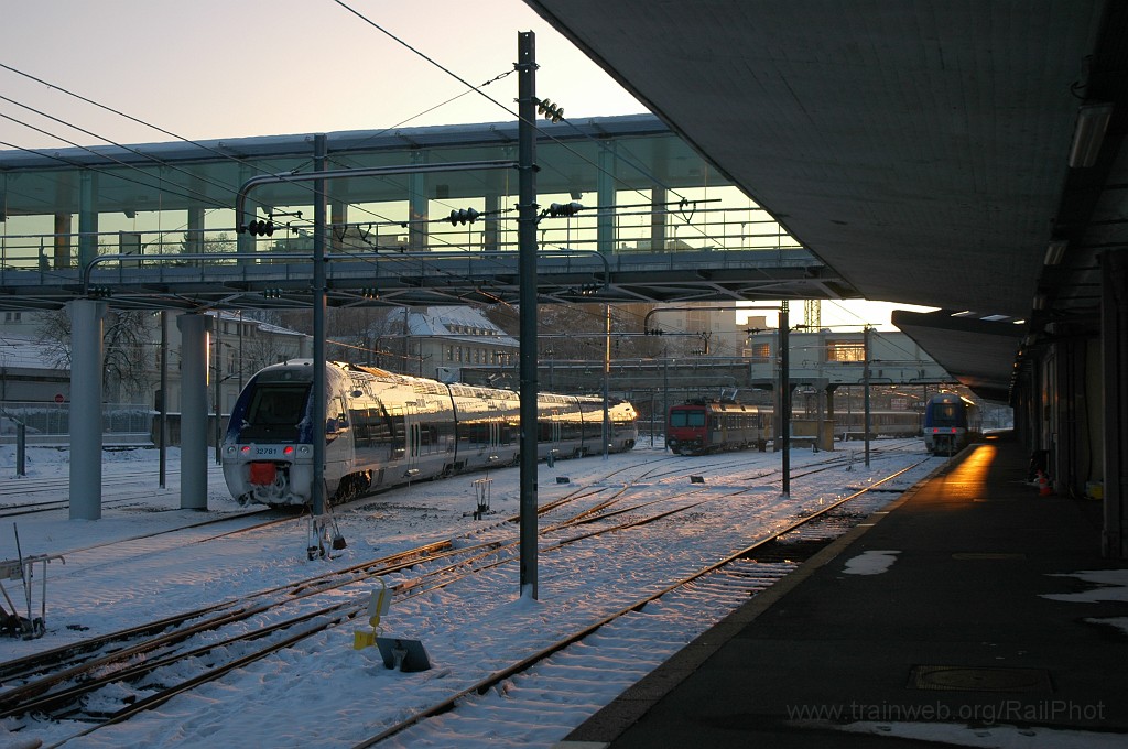 2053-0017-261210.jpg - SNCF B 82781 / Mulhouse-Ville 26.12.2010