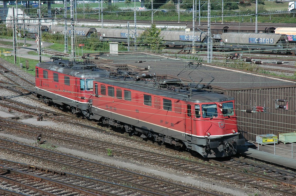 2206-0049-260911.jpg - SBB-CFF Ae 6/6 11512 «Horgen» + Re 4/4''' 11365 / Spreitenbach-Tivoli (RBL) 26.9.2011