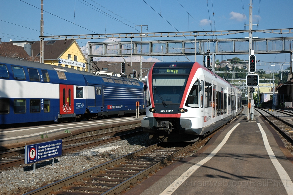 2564-0005-100812.jpg - SBB-CFF RABe 520.002-7 «Hochdorf» + Re 450.081 «Weiningen» / Lenzburg 10.8.2012
