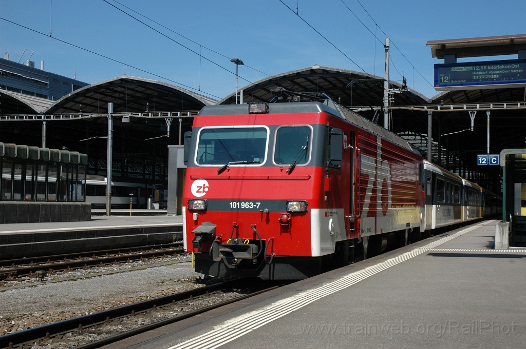 2595-0023-290812.jpg - ZB HGe 101.963-7 «Alpnach» / Luzern 29.8.2012