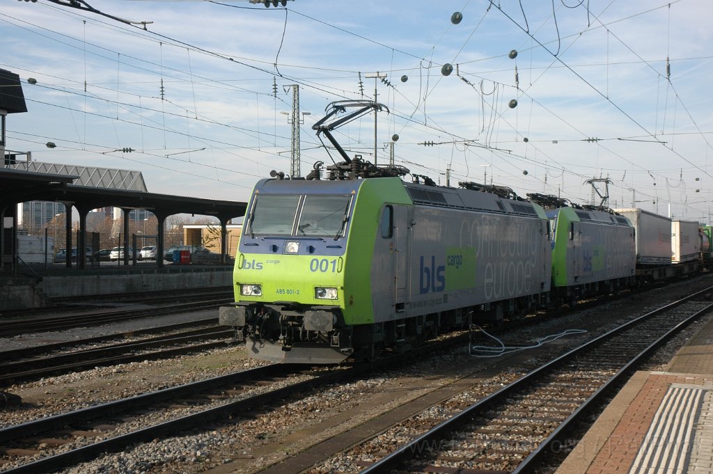2675-0007-171112.jpg - BLS Re 485.001-2 + Re 485.002-0 / Basel Badische Bahnhof 17.11.2012