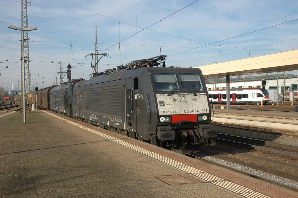 2675-0023-171112.jpg - MRCE 189.104-3 + 189.988-9 / Basel Badische Bahnhof 17.11.2012