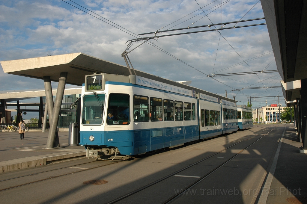 2805-0018-130513.jpg - VBZ Be 4/8 2116 + Be 2/4 2427 / Bahnhof Stettbach 13.5.2013