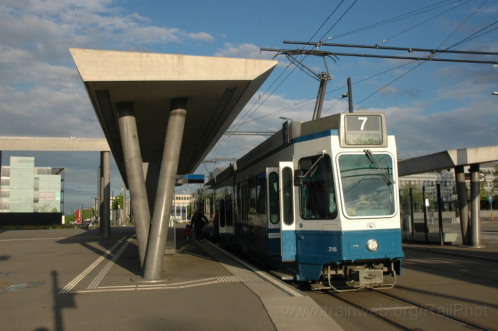 2805-0019-130513.jpg - VBZ Be 4/8 2116 + Be 2/4 2427 / Bahnhof Stettbach 13.5.2013