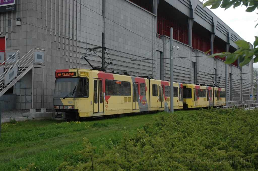 2821-0037-220513.jpg - TEC Charleroi 7438 + 7415 / Quai de la gare du Sud 22.5.2013