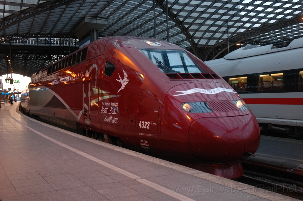 2826-0047-220513.jpg - SNCF TGV 43229 "The fashion world of Jean-Paul Gaultier" / Köln Hbf 22.5.2013