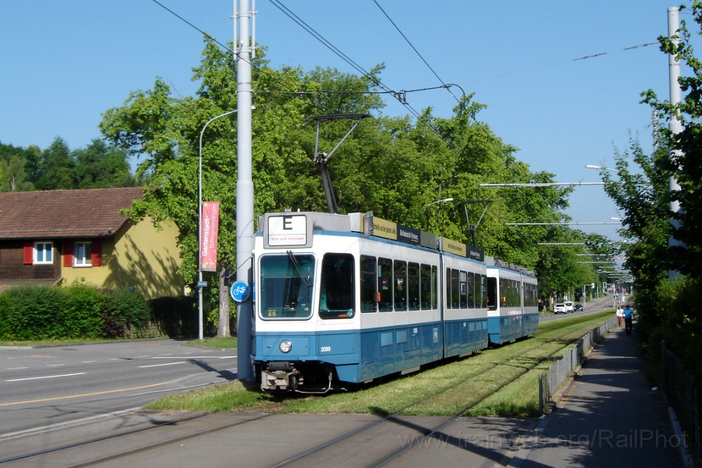 2858-0037-010713.jpg - VBZ Be 4/6'' 2089 + Be 4/6' 2032 / Bahnhof Stettbach 1.7.2013