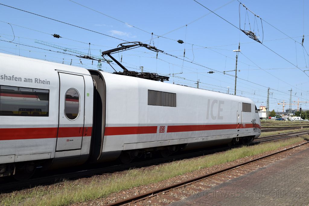 3666-0022-310815.jpg - DBAG ICE 401.090-6 "Ludwigshafen am Rhein" / Basel Badische Bahnhof 31.8.2015