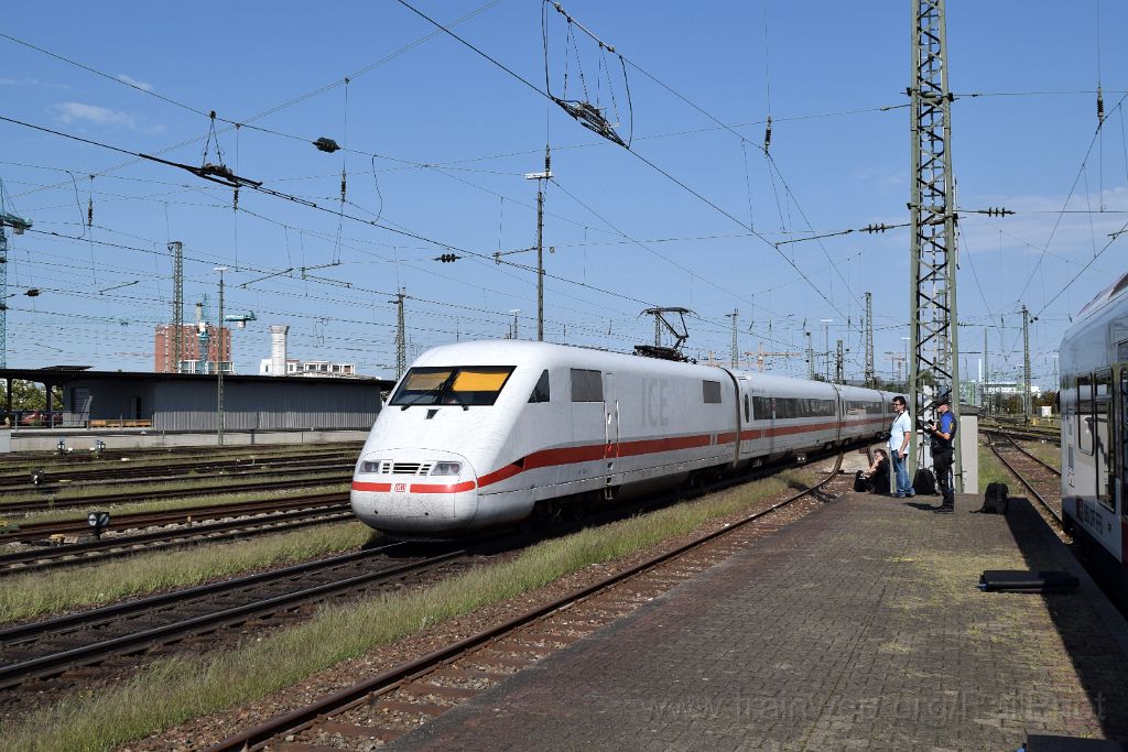 3666-0031-310815.jpg - DBAG ICE 401.090-6 "Ludwigshafen am Rhein" / Basel Badische Bahnhof 31.8.2015