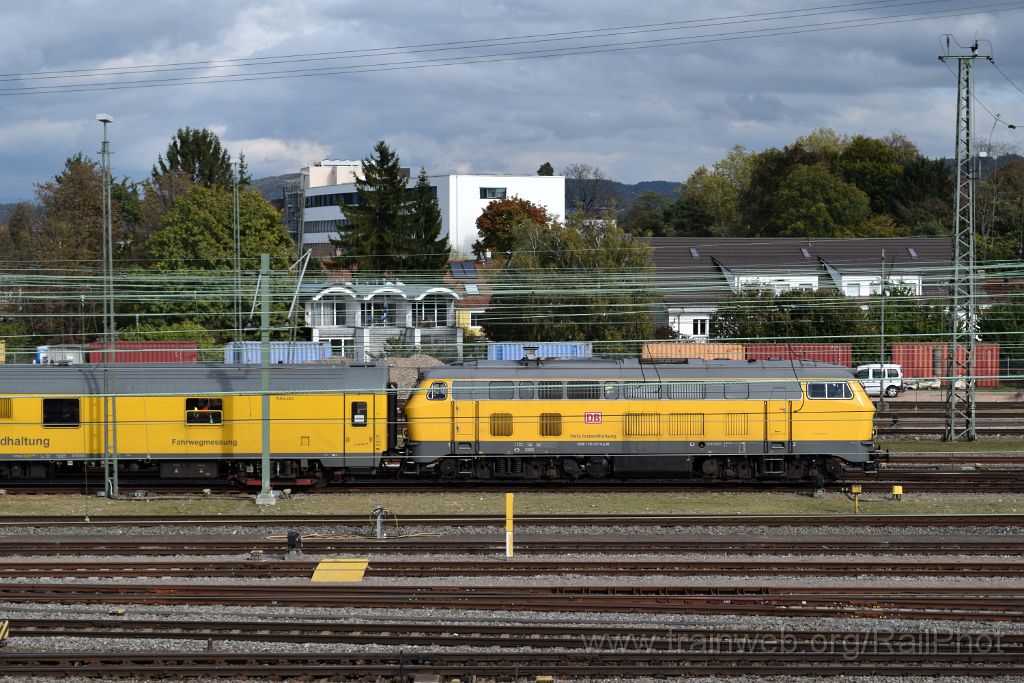 4711-0042-121017.jpg - DBAG 218.477-8 / Basel Badische Bahnhof 12.10.2017