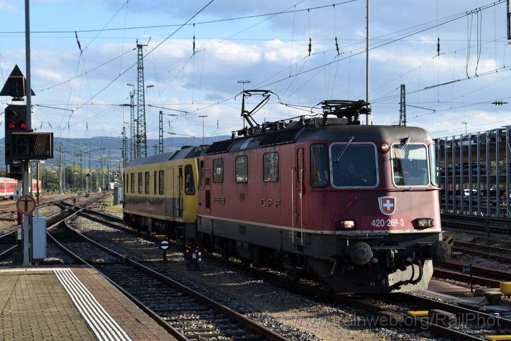 4720-0020-121017.jpg - SBB-CFF Re 4/4" 11269 + Sperry SRS 200 / Basel Badische Bahnhof 12.10.2017