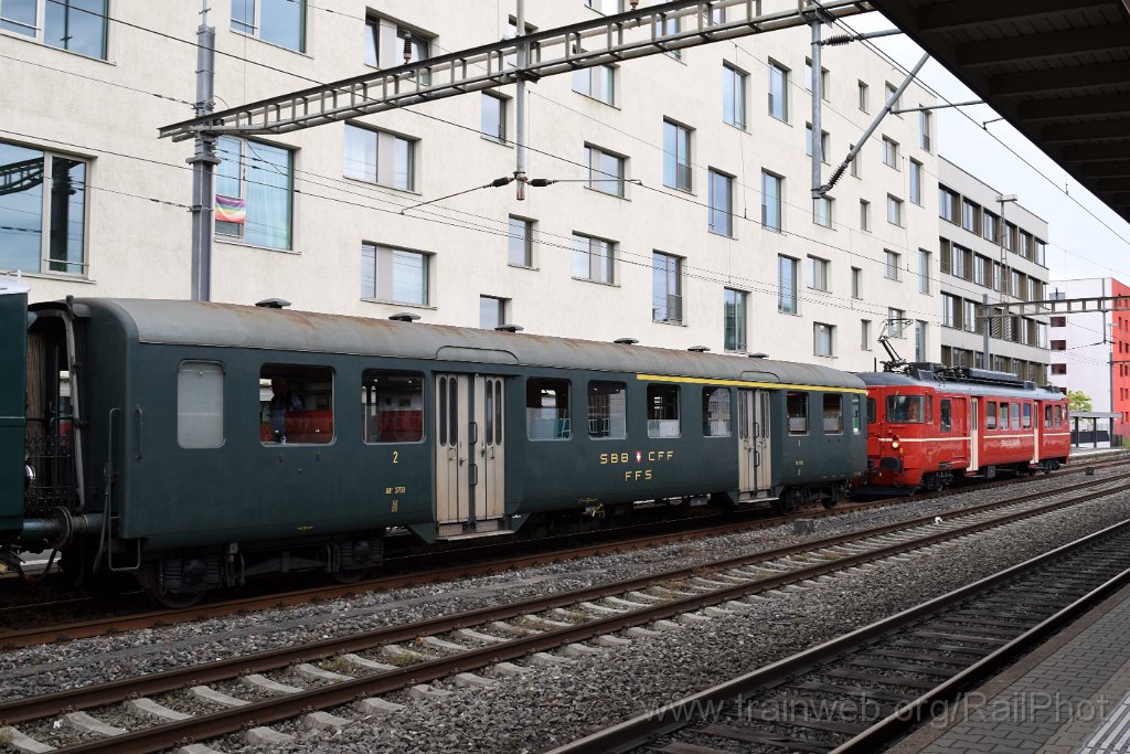 9152-0038-080624.jpg - SBB-CFF AB4ü 3750 + SiTB BDe 4/4 92 "Horgen" / Schlieren 8.6.2024