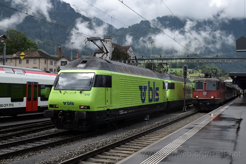 9192-0024-300624.jpg - SBB-CFF Re 4/4" 11200 + BLS Re 465.010-7 "Mont Vully" + Re 465.007-3 "Schilthorn" / Arth-Goldau 30.6.2024