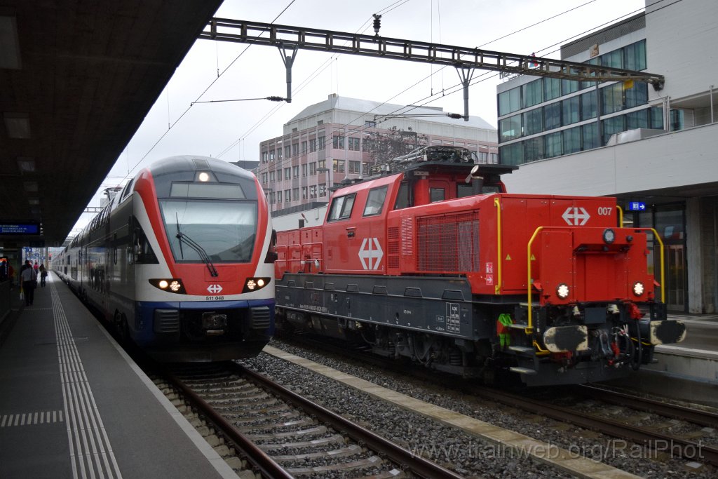 9233-0029-220724.jpg - SBB Aem 940.007-8 + RABe 511.048 "Rapperswil - Jona" / Zürich-Altstetten 22.7.2024