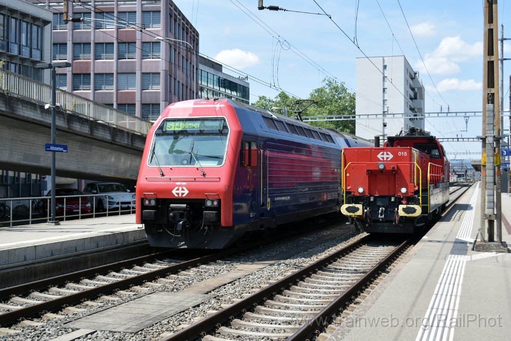 9235-0006-250724.jpg - SBB Aem 940.015-1 + Re 450.034-4 "Oberweningen" / Zürich-Altstetten 25.7.2024