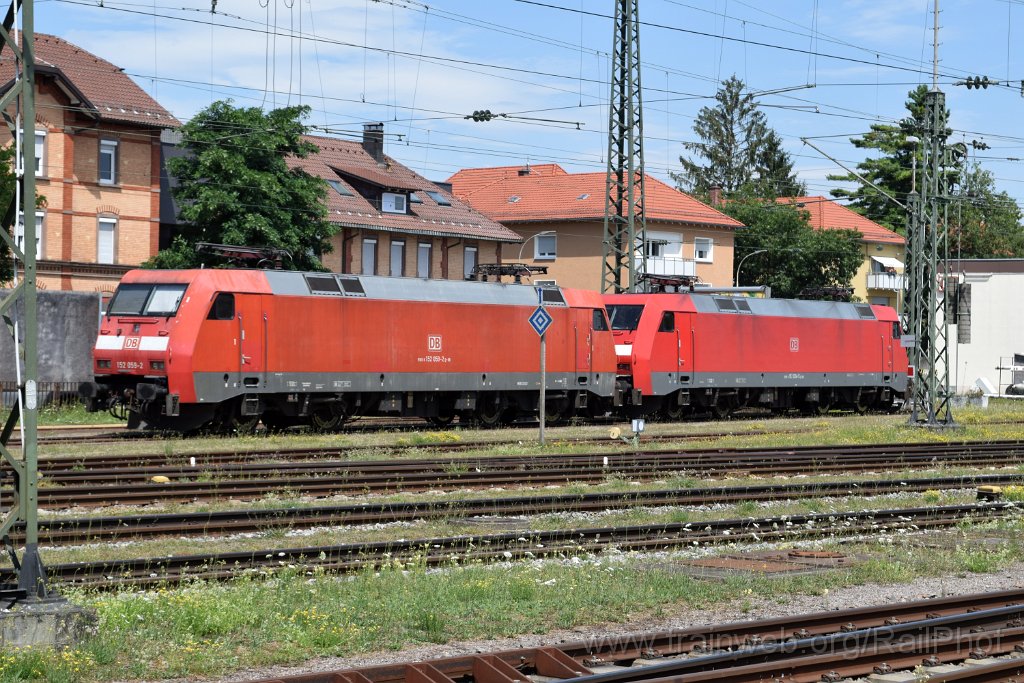 9249-0007-270724.jpg - DBAG 152.059-2 + 152.034-5 / Singen (Htw) 27.7.2024