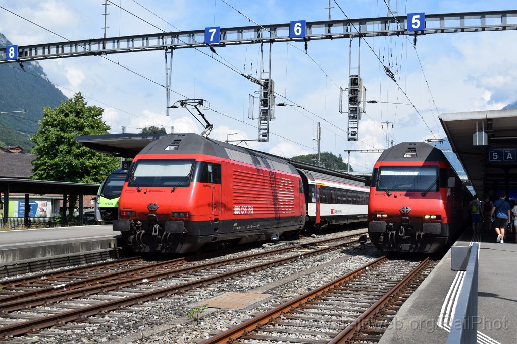 9267-0002-040824.jpg - SBB-CFF Re 460.051-6 "Staffelegg" + Re 460.032-6 / Interlaken-Ost 4.8.2024