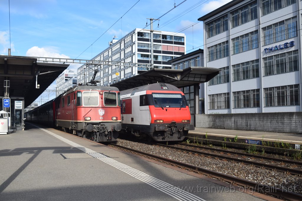 9293-0017-190824.jpg - SBB-CFF Bt (IC) 50 85 28-94 952-4 + Re 4/4" 11302 / Aarau 19.8.2024