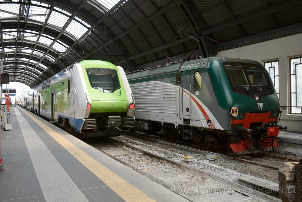 9295-0025-200824.jpg - Trenord ETR 522.S1-033 + E 464.391 / Milano C 20.8.2024