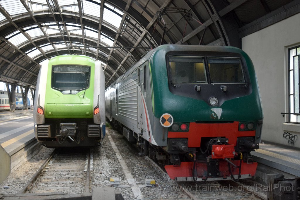 9295-0032-200824.jpg - Trenord ETR 522.S1-033 + E 464.391 / Milano C 20.8.2024