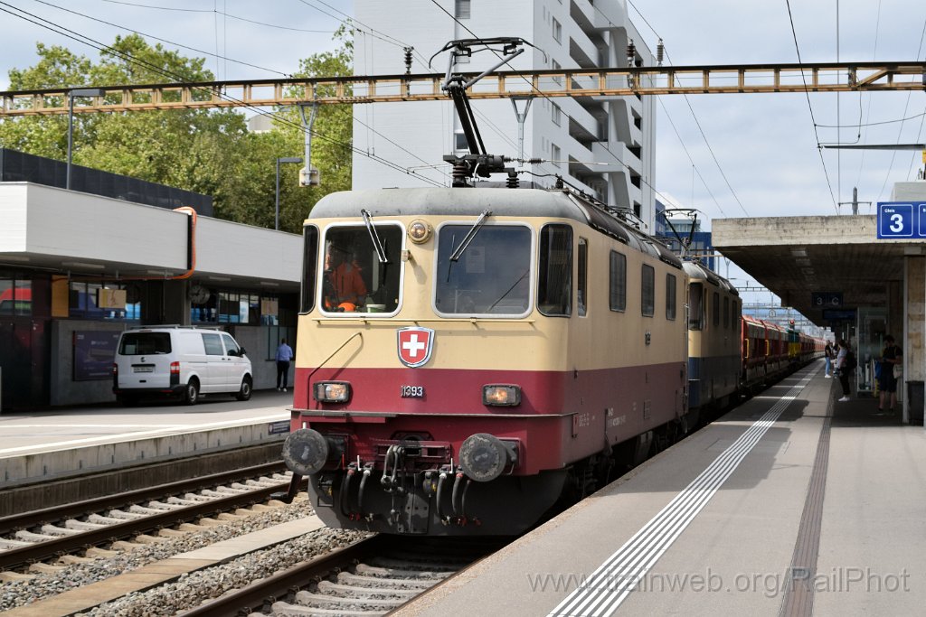 9328-0016-270824.jpg - IRSI Re 421.393-0 + Re 421.387-2 / Zürich-Altstetten 27.8.2024