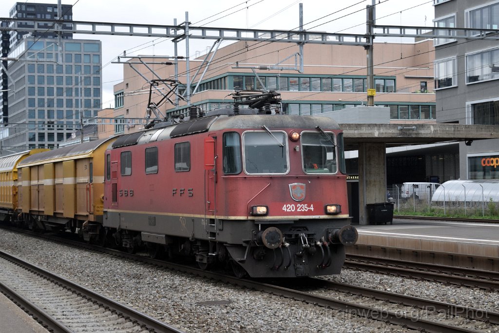 9398-0034-041024.jpg - SBB-CFF Re 4/4" 11235 / Zürich-Altstetten 4.10.2024