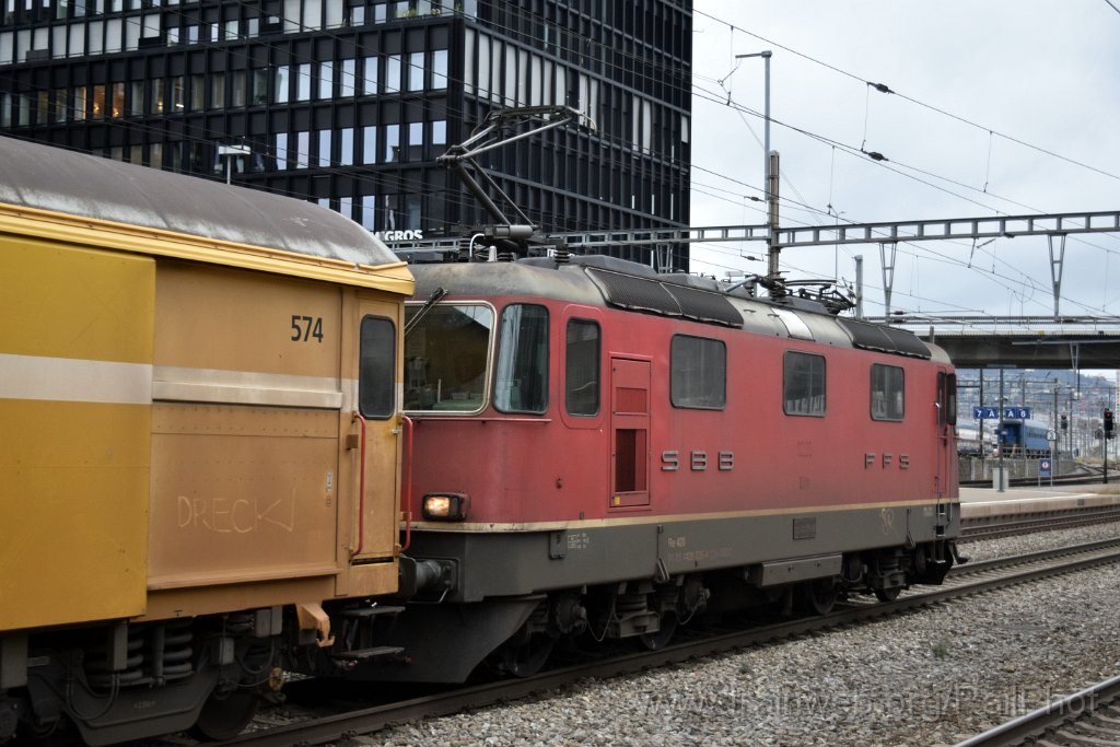 9398-0037-041024.jpg - SBB-CFF Re 4/4" 11235 / Zürich-Altstetten 4.10.2024