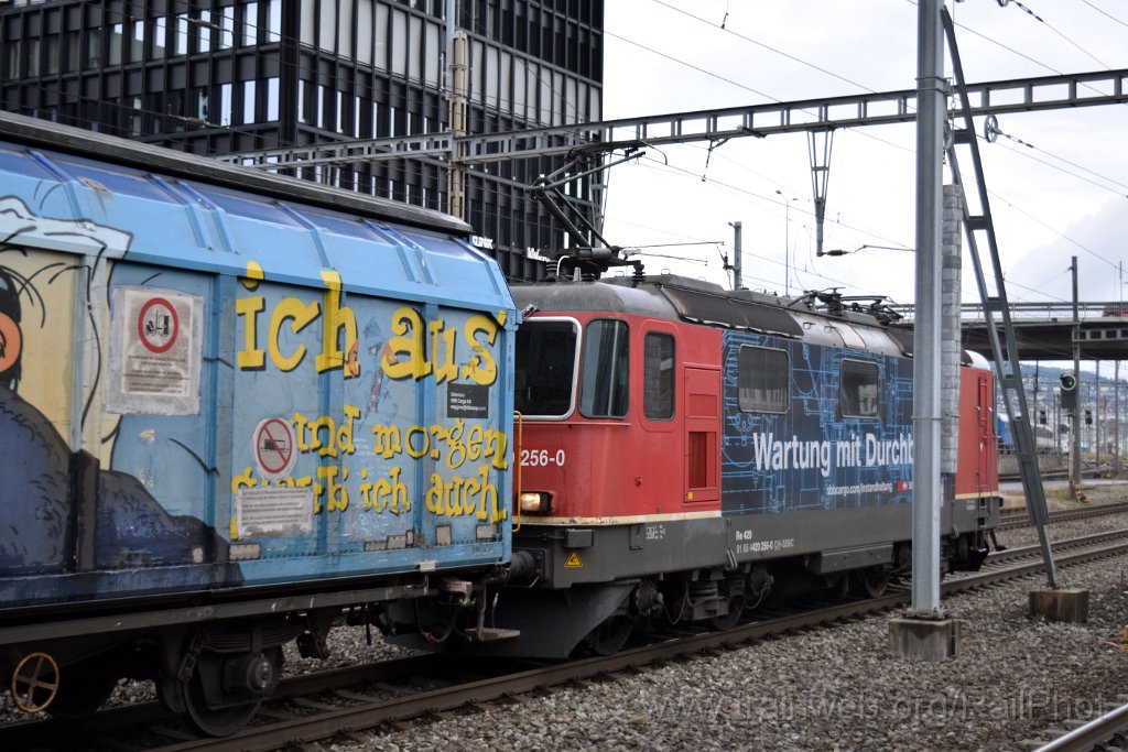 9401-0002-041024.jpg - SBB-CFF Re 420.256-0 "Wartung mit Durchblick" / Zürich-Altstetten 4.10.2024