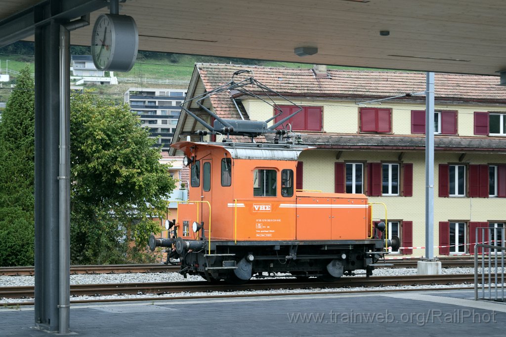 9403-0021-051024.jpg - VHE Te 216.302-0 / Huttwil 5.10.2024