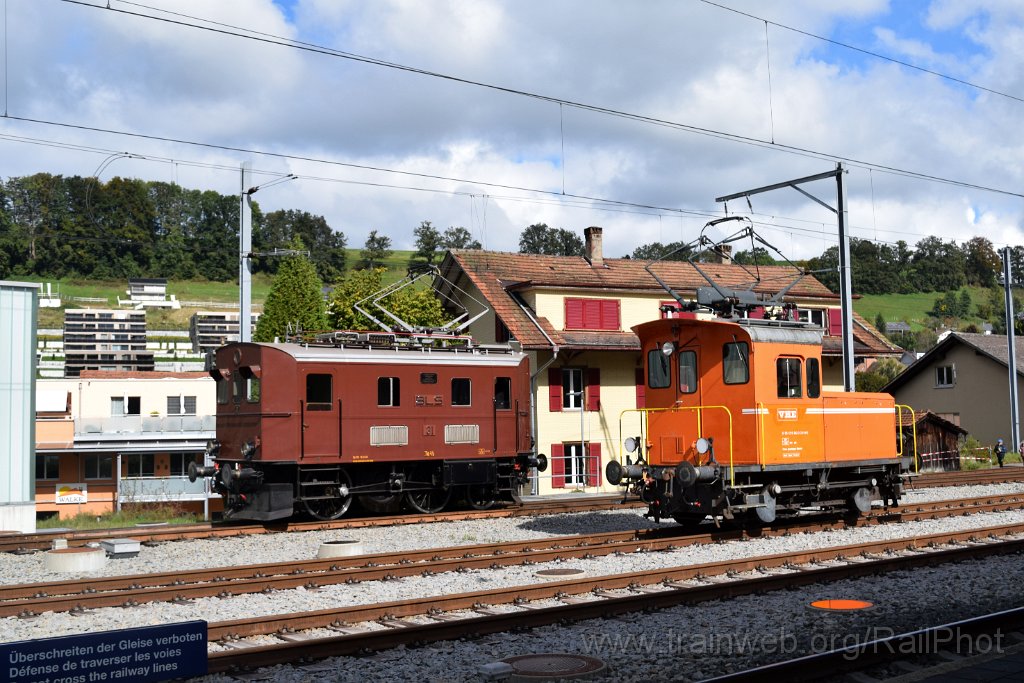 9407-0035-051024.jpg - VHE Te 216.302-0 + BLS Te 2/3 31 / Huttwil 5.10.2024