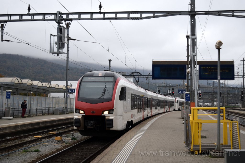 9425-0007-191024.jpg - SBB-CFF RABe 523.511 + RABe 523.510 / Olten 19.10.2024