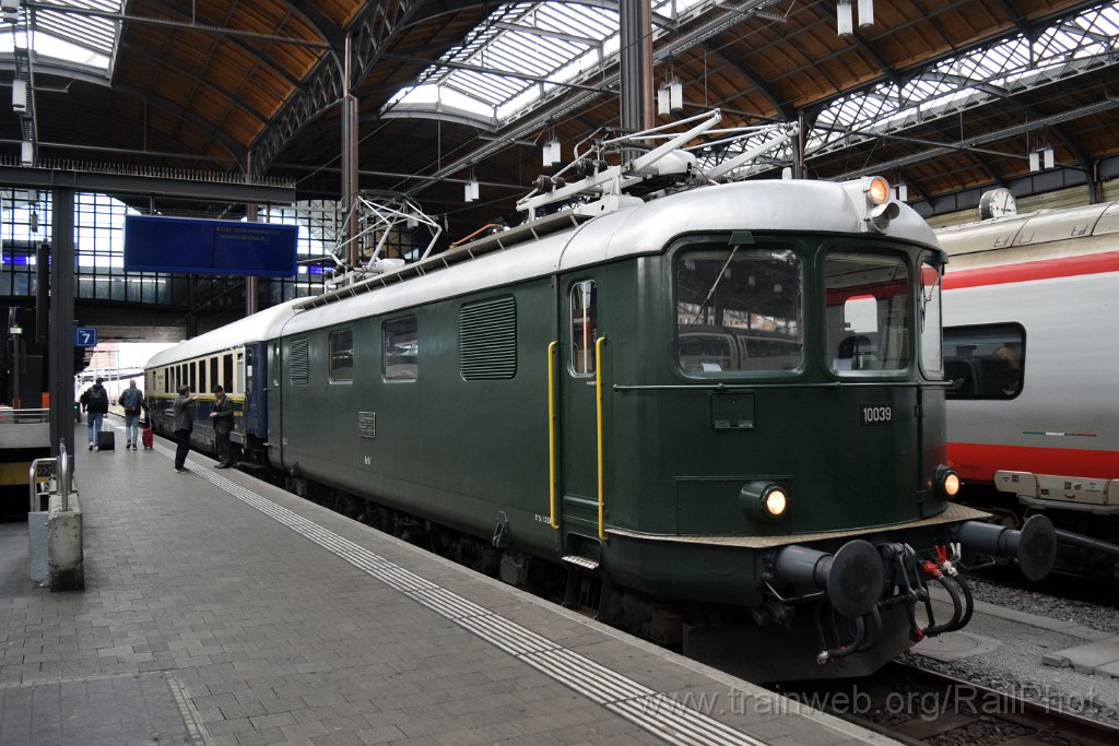 9426-0041-191024.jpg - CLRA Re 4/4' 10039 + IRSI ARmz 1071 "le salon bleu" / Basel 19.10.2024