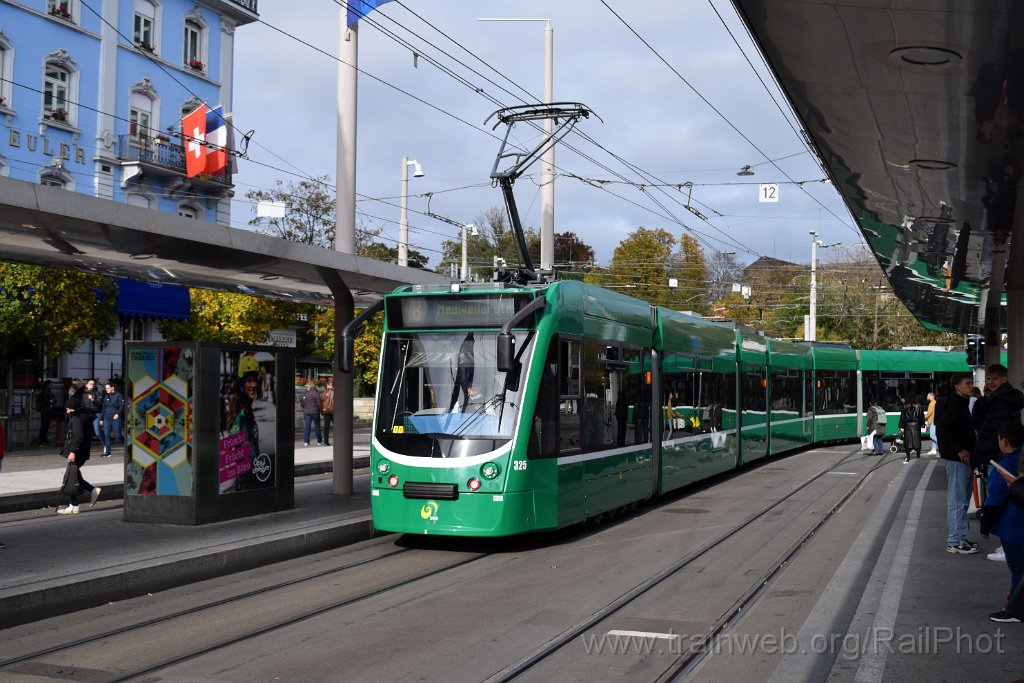 9437-0037-261024.jpg - BVB Be 6/8 325 / Centralbahnplatz 26.10.2024