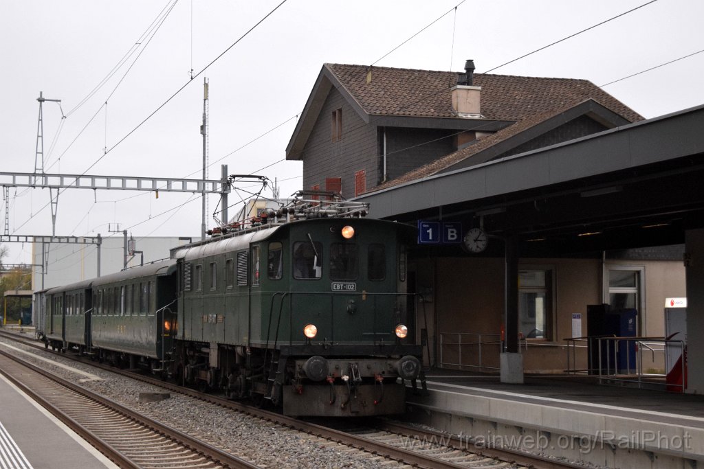 9454-0006-021124.jpg - VHE Be 4/4 102 + Bi 538 + ABDi 722 + K2 34159 / Murgenthal 2.11.2024