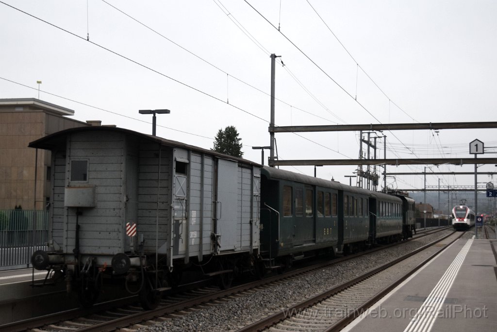 9454-0018-021124.jpg - VHE Be 4/4 102 + Bi 538 + ABDi 722 + K2 34159 + SBB-CFF RABe 521.030 "République et canton du Jura" / Murgenthal 2.11.2024