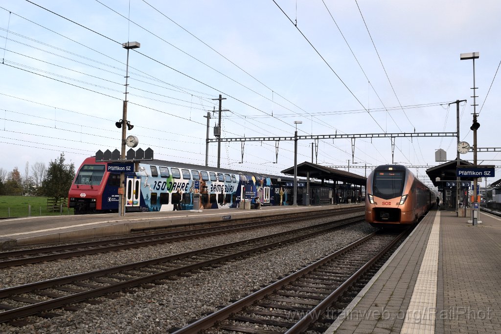 9459-0008-091124.jpg - SBB-CFF Bt (DPZplus) 112 "ZKB ZämeZüri" + SOB RABe 526.108-6 / Pfäffikon SZ 9.11.2024