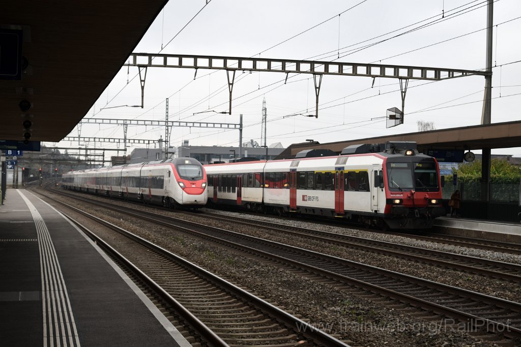 9462-0014-111124.jpg - SBB-CFF ABt 890 + RABe 501.029 "Simplon" / Rupperswil 11.11.2024