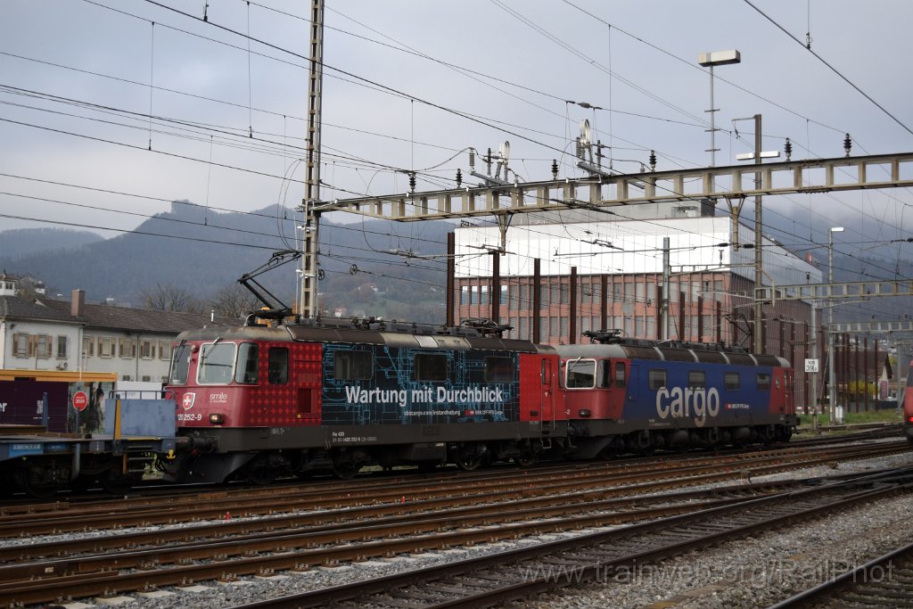 9469-0041-111124.jpg - SBB-CFF Re 620.061-2 "Gampel-Steg" + Re 420.252-9 "Wartung mit Durchblick" / Olten 11.11.2024