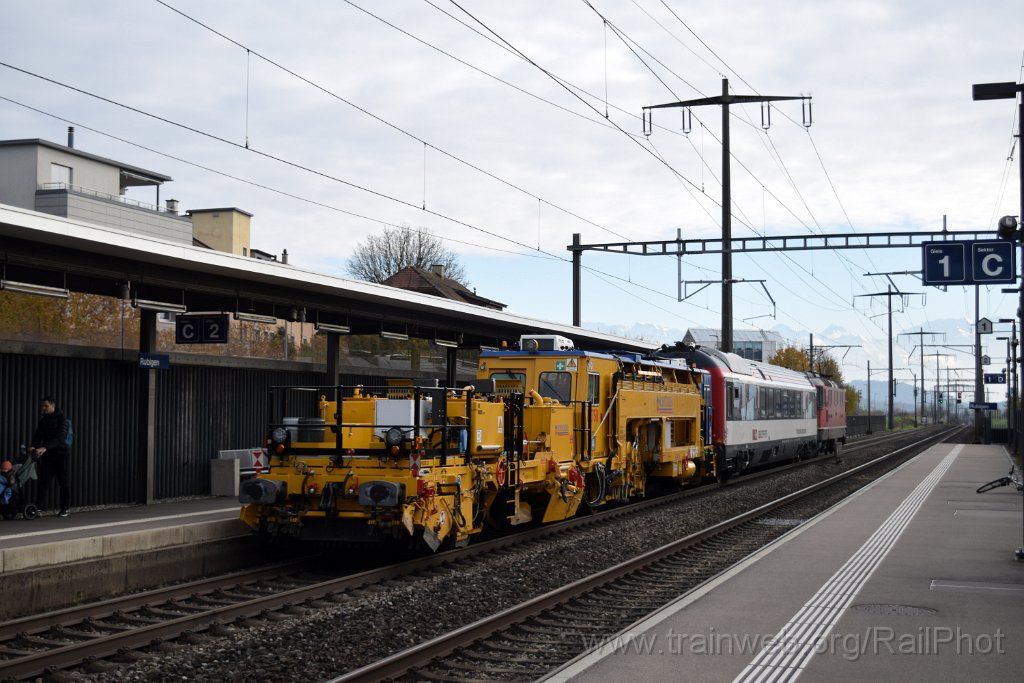 9479-0043-141124.jpg - SBB-CFF Re 4/4" 11153 + X 247 "Voiture de mesure infrastructure" + Scheuchzer B 758 / Rubigen 14.11.2024