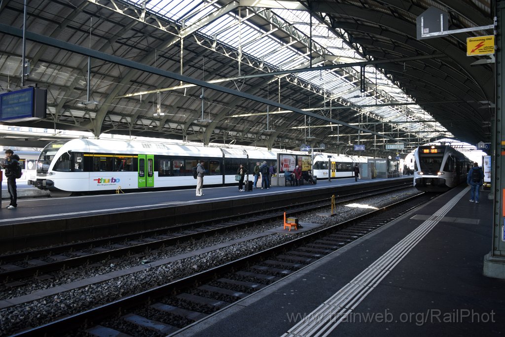 9491-0011-291124.jpg - Thurbo RABe 526.751-3 + RABe 526.789-3 "Aadorf" / St.Gallen HB 29.11.2024