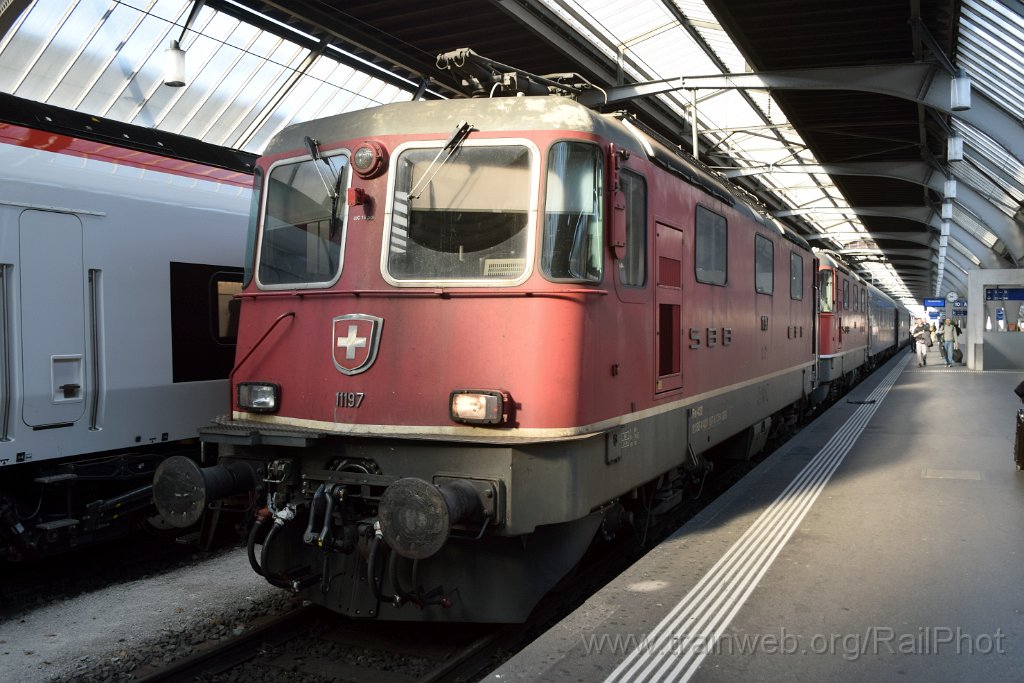 9595-0005-080325.jpg - SBB-CFF Re 4/4" 11197 + Re 4/4" 11154 / Zürich HB 8.3.2025