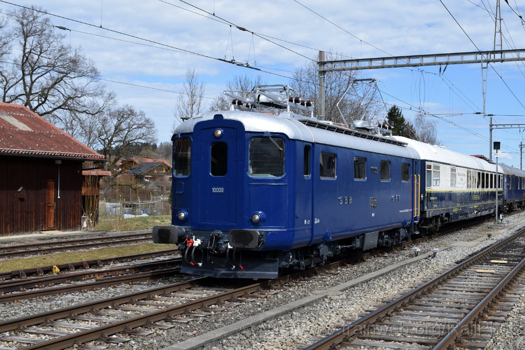 9603-0031-220325.jpg - Classic Rail Re 4/4' 10009 + IRSI ARmz 1072 "Le rubis noir" + WGm 010 "Schützengarten" / Schwarzenburg 22.3.2025