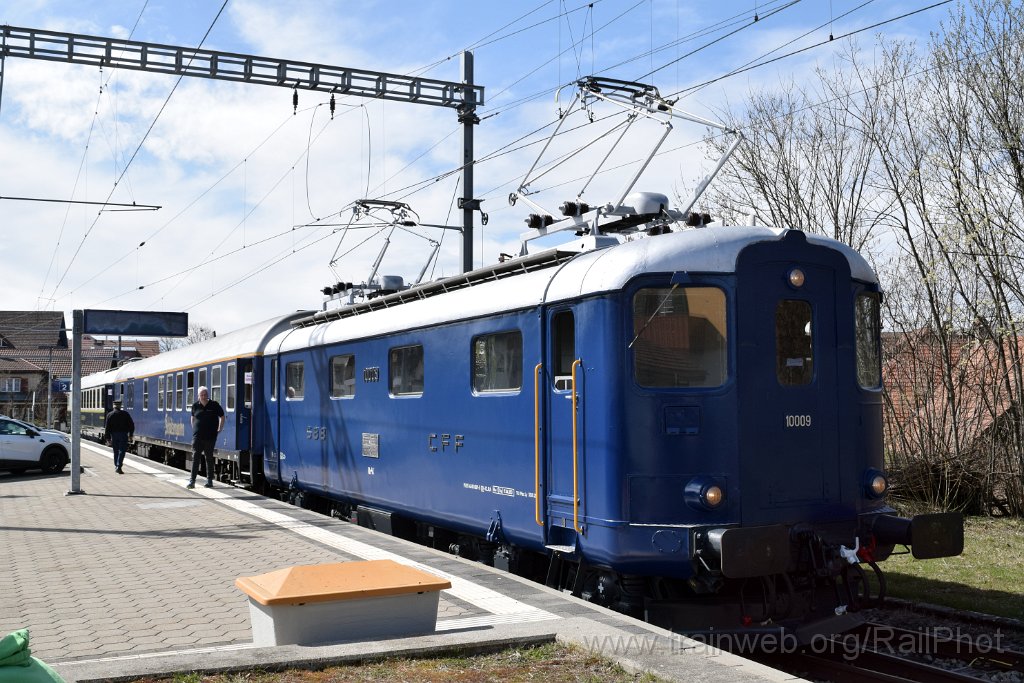 9606-0007-220325.jpg - Classic Rail Re 4/4' 10009 + IRSI WGm 010 "Schützengarten" + ARmz 1072 "Le rubis noir" / Schwarzenburg 22.3.2025