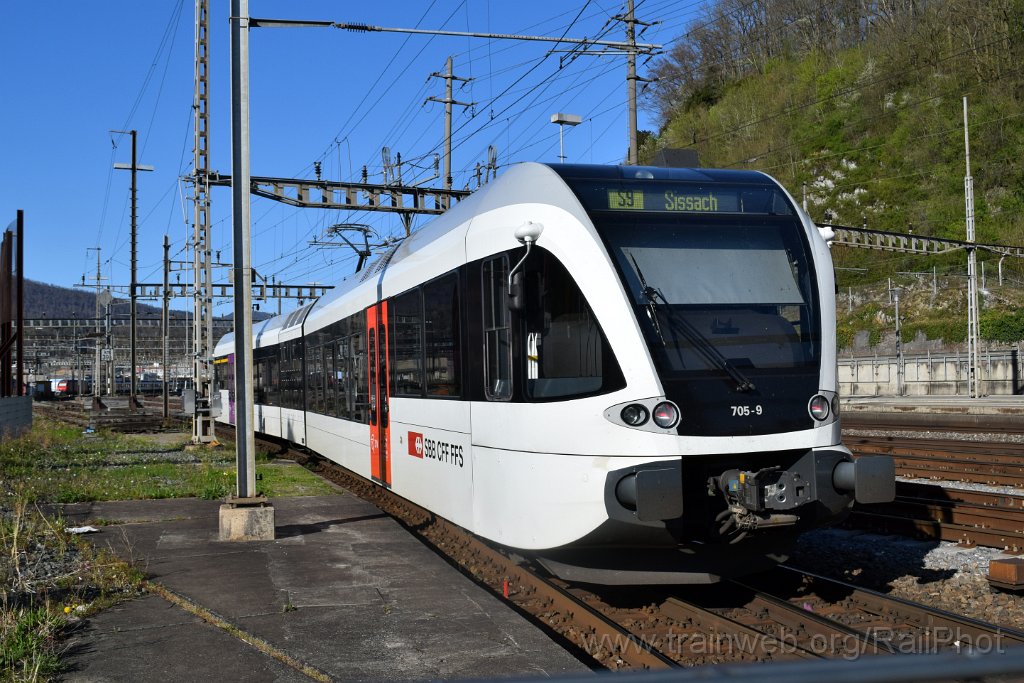 9633-0022-060425.jpg - Thurbo RABe 526.705-9 "Säntis Express" / Olten 6.4.2025