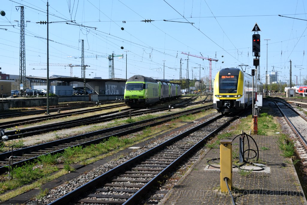 9643-0042-100425.jpg - BLS Re 465.015-6 "La Vue-des-Alpes" + DBAG 1462.513-1 / Basel Badische Bahnhof 10.4.2025