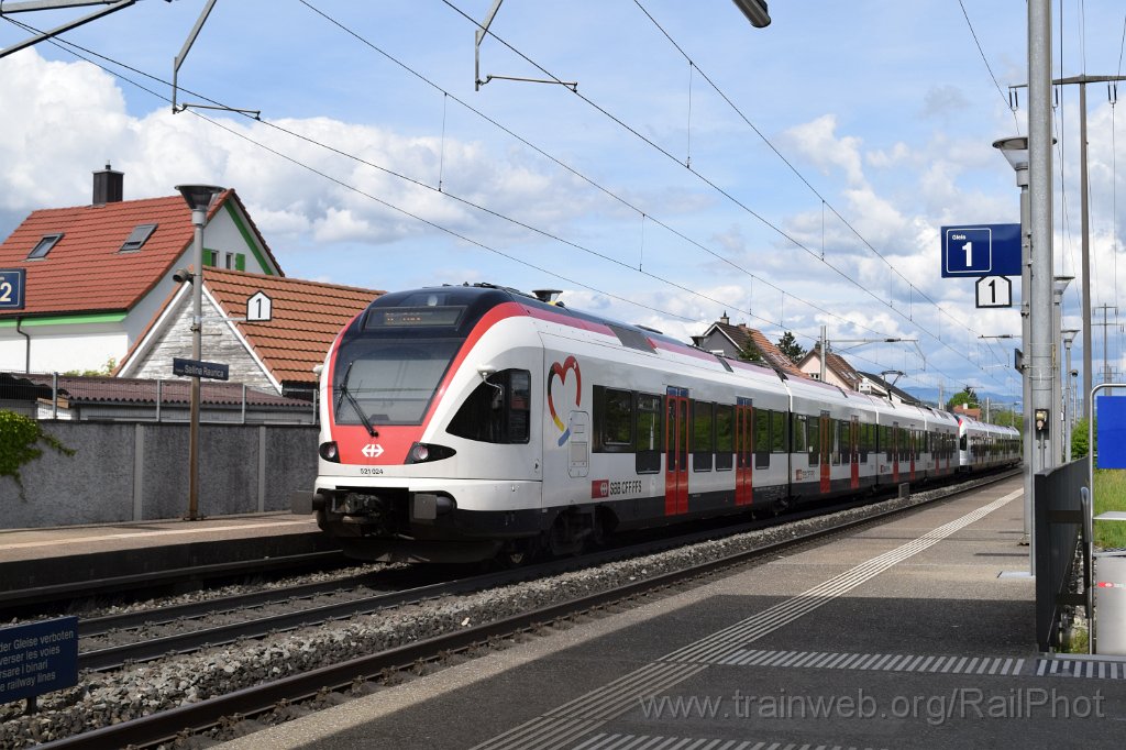 9663-0045-220425.jpg - SBB-CFF RABe 523.042 + RABe 521.024 / Pratteln Salina Raurica 22.4.2025