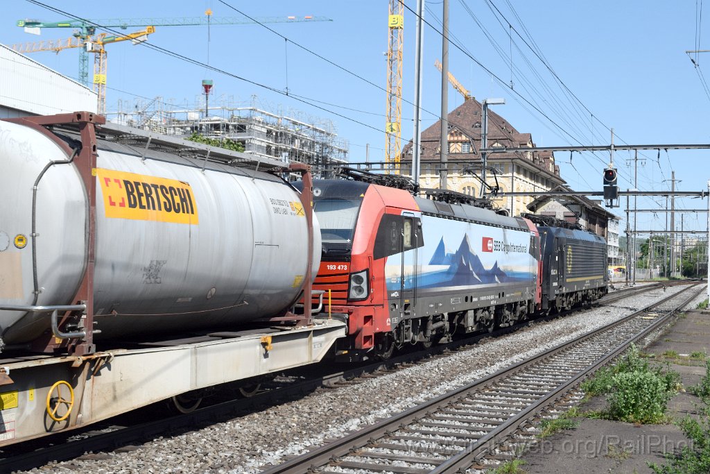 9683-0021-290425.jpg - Beacon ES 64 F4-098 + SBB-CFF 193.473-6 "Luino" / Pratteln 29.4.2025