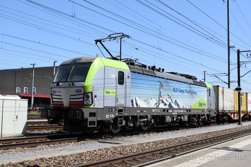 9693-0032-020525.jpg - BLS Re 475.408-1 / Aarau (Torfeld) 2.5.2025